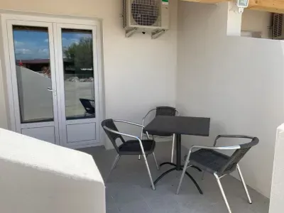 Chambre triple avec terrasse — Hôtel Le Clamador