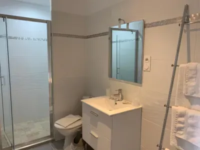 Chambre triple avec terrasse — Hôtel Le Clamador