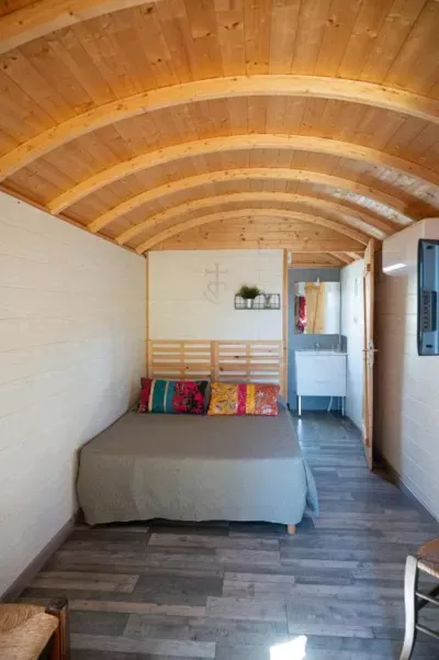 Logement insolite: la roulotte — Hôtel Le Clamador