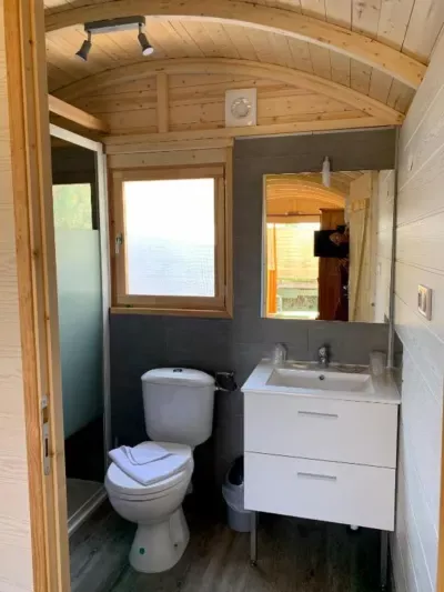 Logement insolite: la roulotte — Hôtel Le Clamador