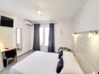 Chambre double supérieure avec terrasse — Hôtel Le Clamador