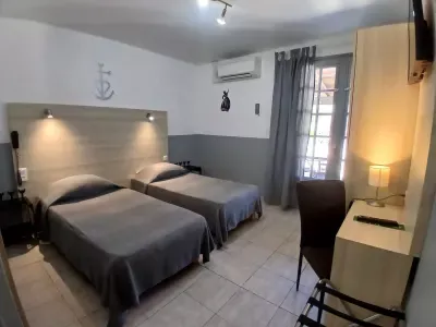 Chambre lits jumeaux avec terrasse — Hôtel Le Clamador